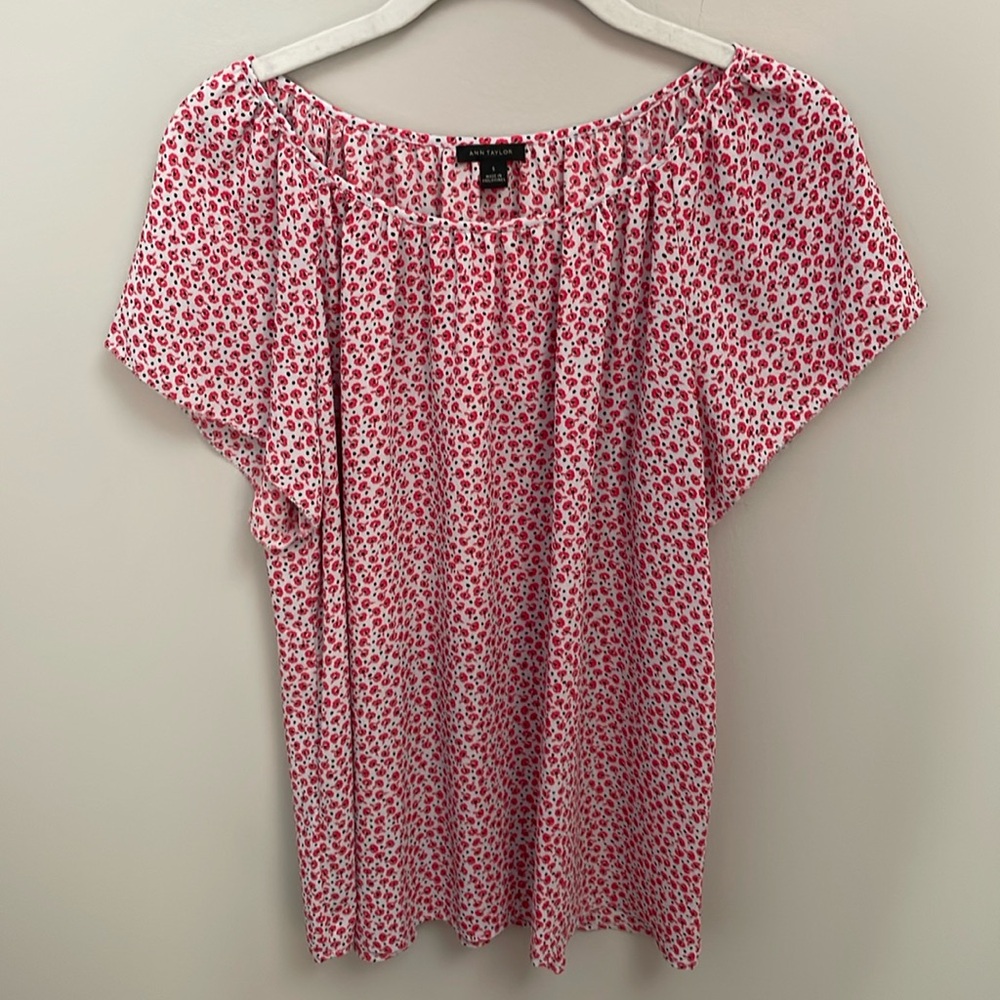 NWT Ann Taylor Smocked Neck Floral Shirt, Size S